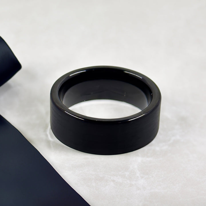 Black Flat-Edge Fashion Ring