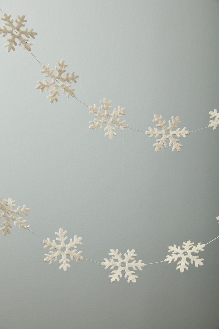 Snowy Garland